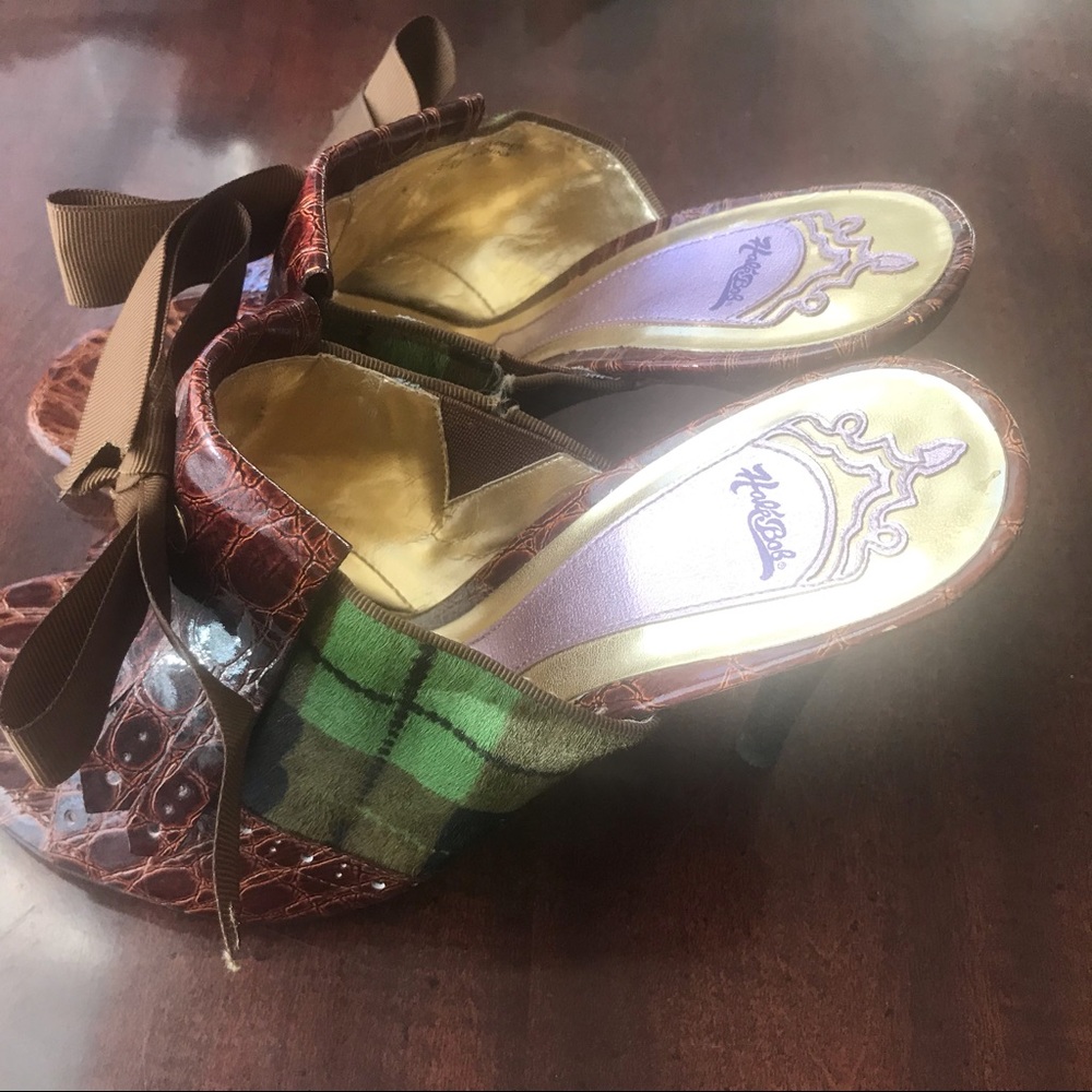 Hale Bob brown, gold and green plaid heels sz 8.5